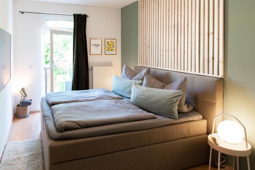 Krevet ili kreveti u jedinici u okviru objekta Stilvolles Apartment mit Balkon / Netflix + WIFI & zentrumsnah