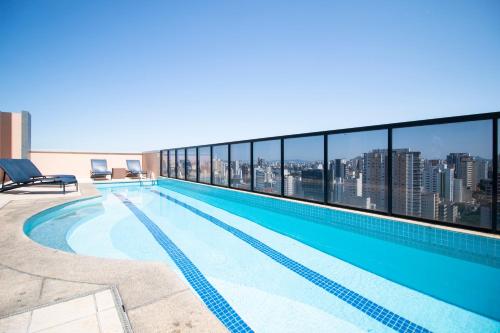 Swimmingpoolen hos eller tæt på Duplex em Pinheiros com Vista Incrível, Piscina, AC
