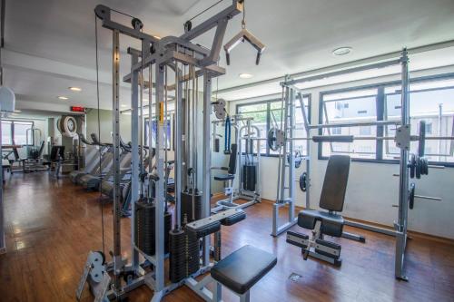 Fitnesscentret og/eller fitnessfaciliteterne på Duplex em Pinheiros com Vista Incrível, Piscina, AC