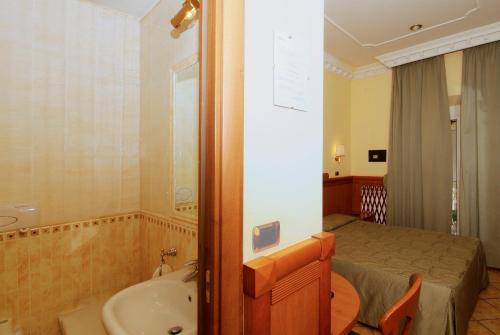 Gallery image of Hotel Meridiana in Rome