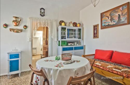 Gallery image of Rou Garden House in Karpathos Town