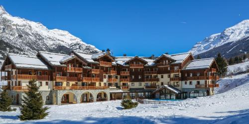 a large lodge in the mountains in the snow at Les Alpages location appartement 202 in Lanslebourg-Mont-Cenis