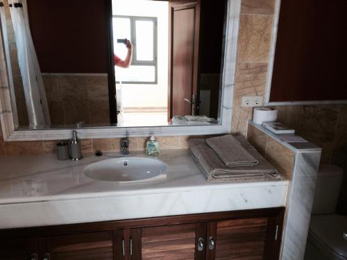 luxury 3bed Villa with heated private pool, full Sky and free WIFI