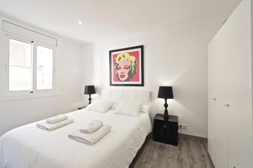 The White Flats Les Corts