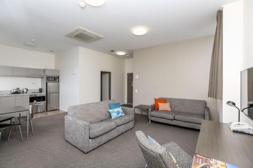 Una cocina o zona de cocina en Quest New Plymouth CBD Apartment Hotel