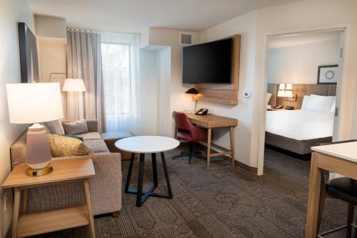 TV a/nebo společenská místnost v ubytování Staybridge Suites - Temecula - Wine Country by IHG