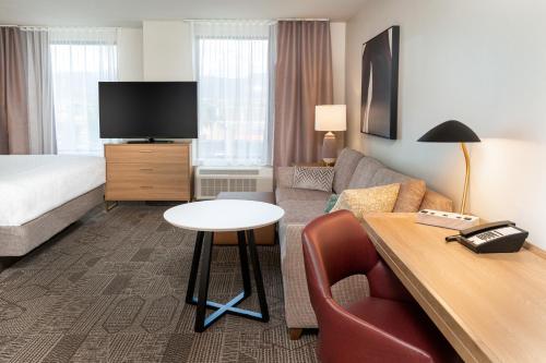 TV a/nebo společenská místnost v ubytování Staybridge Suites - Temecula - Wine Country by IHG