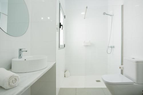 A bathroom at El Ático Del Mar 5B
