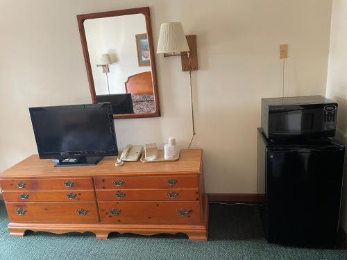 Μια τηλεόραση ή/και κέντρο ψυχαγωγίας στο PINE VALLEY MOTEL