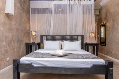Ein Bett oder Betten in einem Zimmer der Unterkunft The Lawford Hotel
