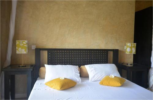 Ein Bett oder Betten in einem Zimmer der Unterkunft The Lawford Hotel