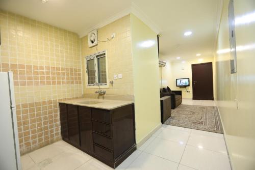 Ένα μπάνιο στο Al Eairy Serviced Apartments Dammam 3