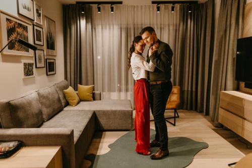 a man and a woman standing in a living room at VISLOW Resort in Wisła