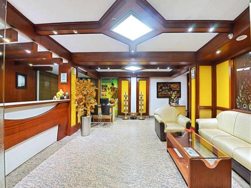 Ο χώρος του λόμπι ή της ρεσεψιόν στο Hotel Ponmari residencyy