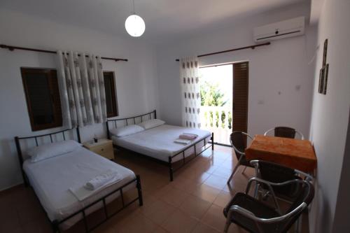 Llit o llits en una habitació de Hotel Lagjini