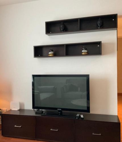 Μια τηλεόραση ή/και κέντρο ψυχαγωγίας στο StayCity Flat!!!