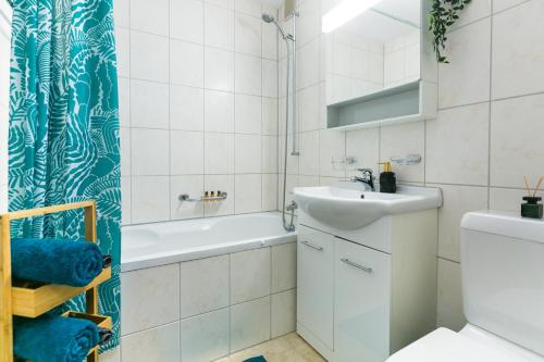 a bathroom with a sink and a toilet and a shower at Spirit Apartments - Studio 1 - Küche - Parkplatz in Engelberg