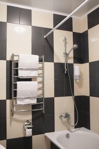 Un baño de Aivengo Hotel