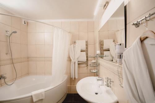 Un baño de Aivengo Hotel