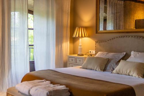 Katil atau katil-katil dalam bilik di Hotel Palacio De Luko