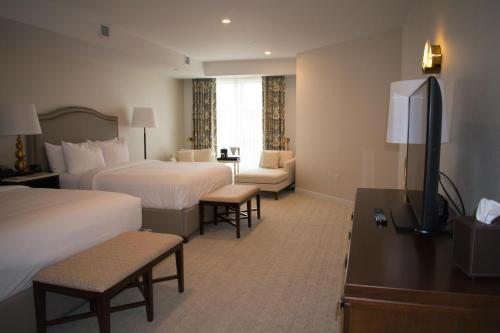 a hotel room with two beds and a television at YO1 Longevity & Health Resorts, Catskills in Monticello