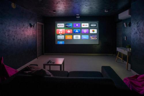 Villa Gust, sea view, pool, jacuzzi, sauna, cinema