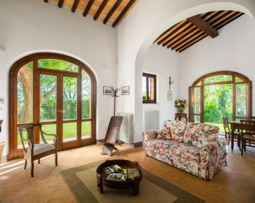 a living room with a couch and a table at Fonte Sala in Montefalco