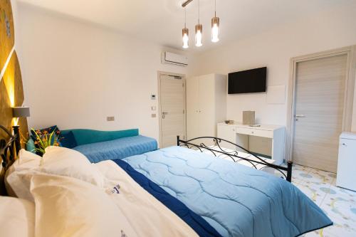 Una cama o camas en una habitación de Panariello Palace