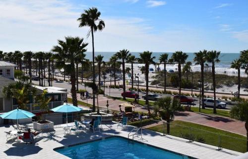 A view of the pool at The Beachview Inn Clearwater Beach or nearby