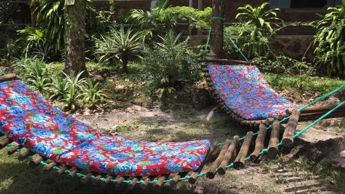 a couple of hammocks sitting in a yard at Refúgio do Corsário-Imbassai-Ba in Imbassai