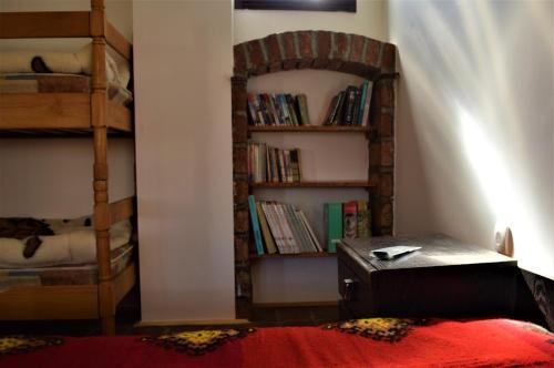 a room with a book shelf with books at Šurička bajka in Loznica