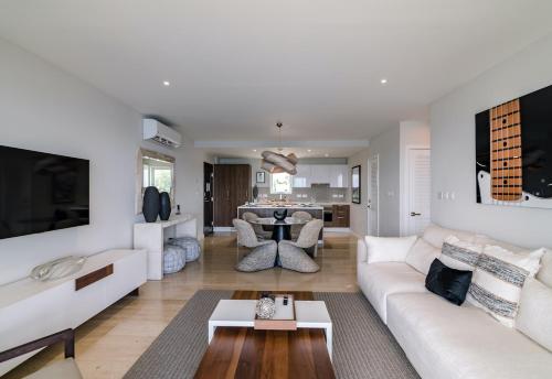 Luxury Island View Suite with pool – Photos 2