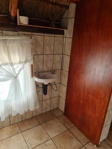 a bathroom with a sink and a window at Arendsnes in Vanderbijlpark