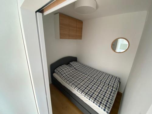 Apartament Bajka tesisinde bir odada yatak veya yataklar
