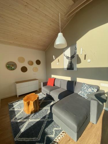a living room with a couch and a tree stump table at Domb ház Visegrád in Visegrád