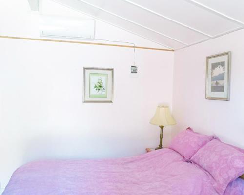 Säng eller sängar i ett rum på Motel Rideau