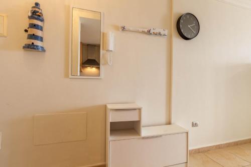 a room with a mirror and a clock on the wall at Apartamento El Porís in Arico