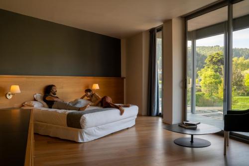 Postel nebo postele na pokoji v ubytování Hotel Món Sant Benet