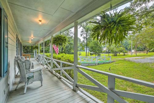 Tranquil Home - 1 Mile from Downtown Acworth!