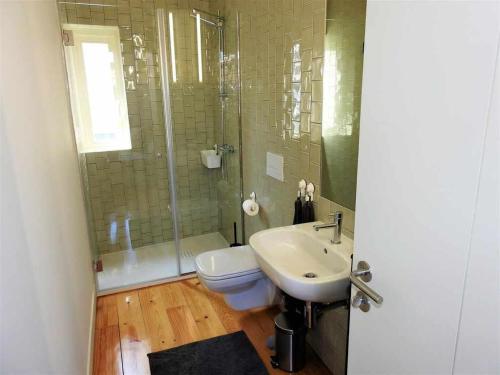 White Lotus Luxury 2BR with AC Downtown Porto