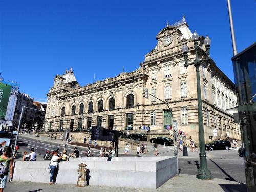 White Lotus Luxury 2BR with AC Downtown Porto