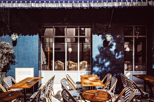 a group of tables and chairs in a restaurant at Babel Belleville in Paris