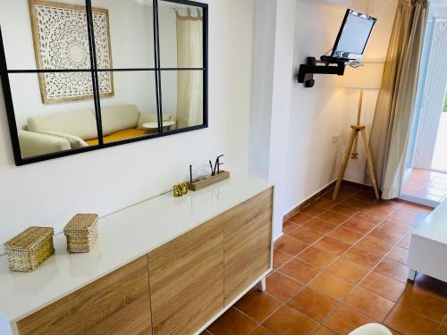 a bathroom with a sink and a mirror on the wall at Apartamento Rabdells Olivanova 150m de la playa in Oliva