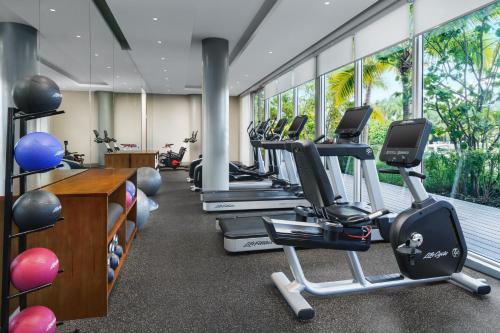 Fitness centrum a/nebo fitness zařízení v ubytování The Altair Bay Harbor Hotel