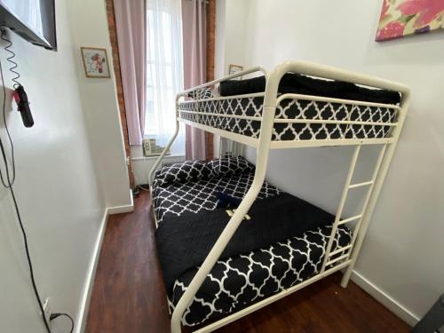a bunk bed in the corner of a room at 31 Street Broadway Hotel in New York