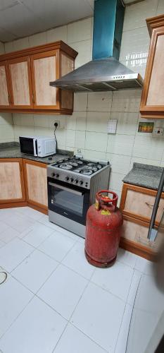Kuchnia lub aneks kuchenny w obiekcie Dubai Hostel, Bedspace and Backpackers