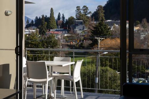 Un balcón o terraza de The Whistler Holiday Apartments