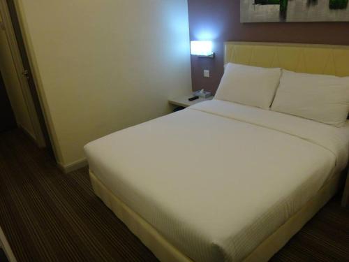 Ένα ή περισσότερα κρεβάτια σε δωμάτιο στο Kosma Business Hotel