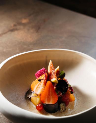 a white bowl filled with fruit on a table at PALAZZO CIOTTI in Ascoli Piceno