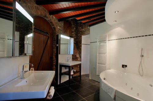 Kúpeľňa v ubytovaní Romantik Hotel Kasteel Daelenbroeck